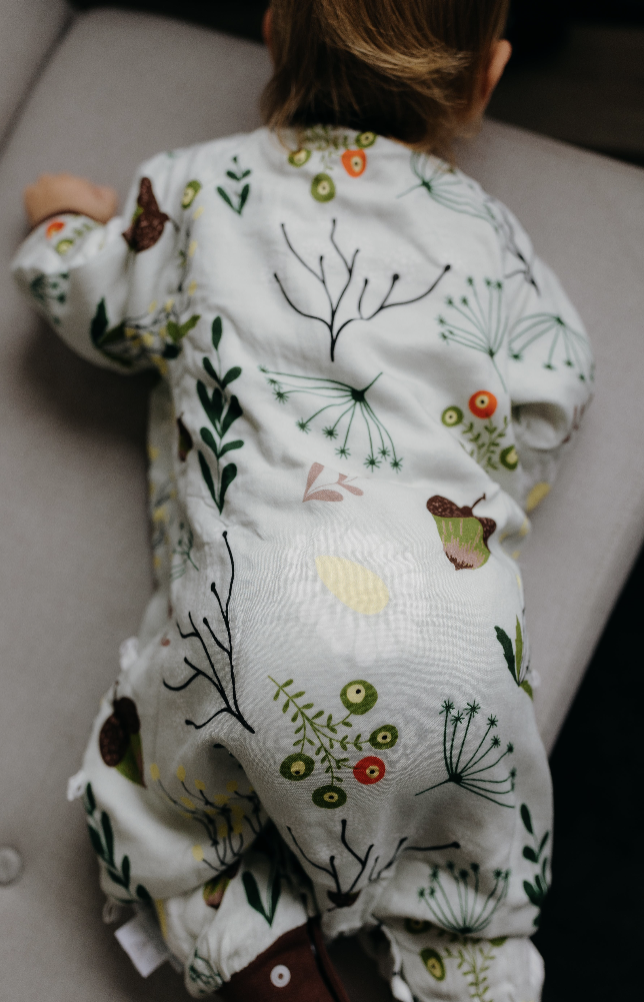 Two-way zipper detail for easy changing on the sleep suit